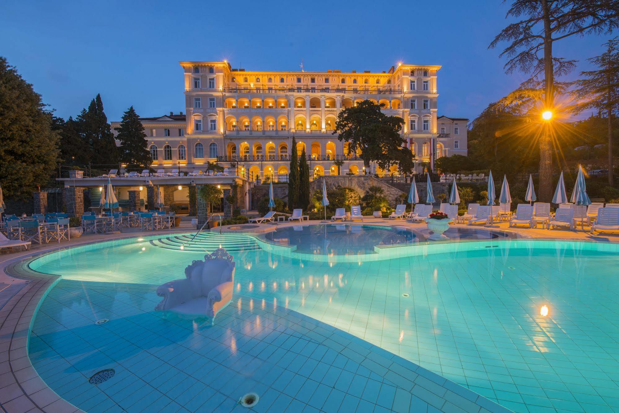Hotel Kvarner Palace Crikvenica Bagian luar foto